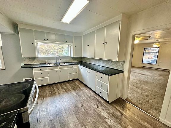 3rd image of 102 N 1st Ave