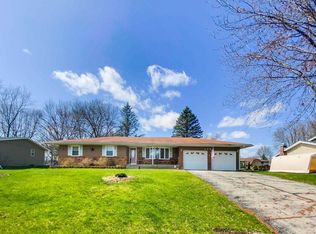 2280 Mallard Dr, Freeport, IL 61032