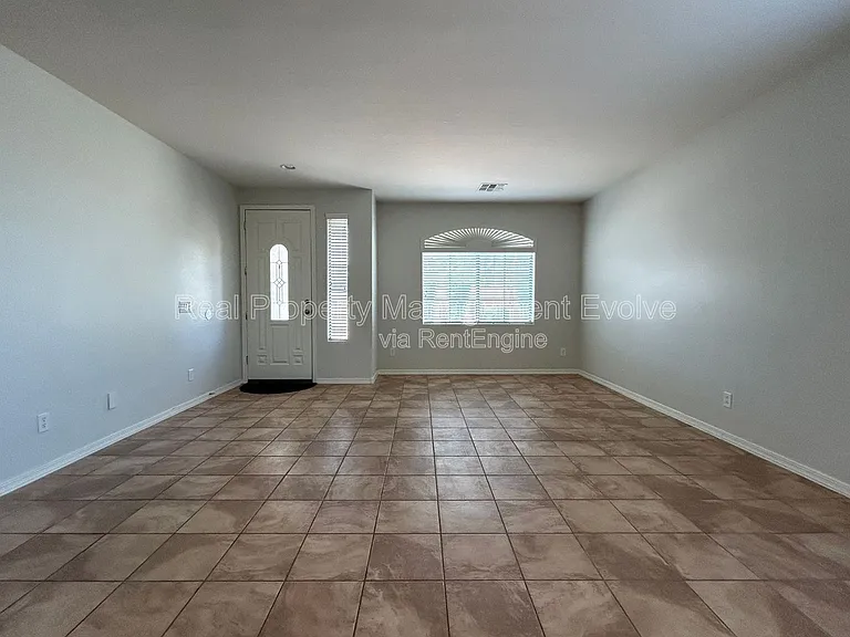 9707 S 45th Ave — Photo 6
