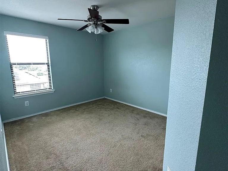 1248 Hyde Park Dr — Photo 32