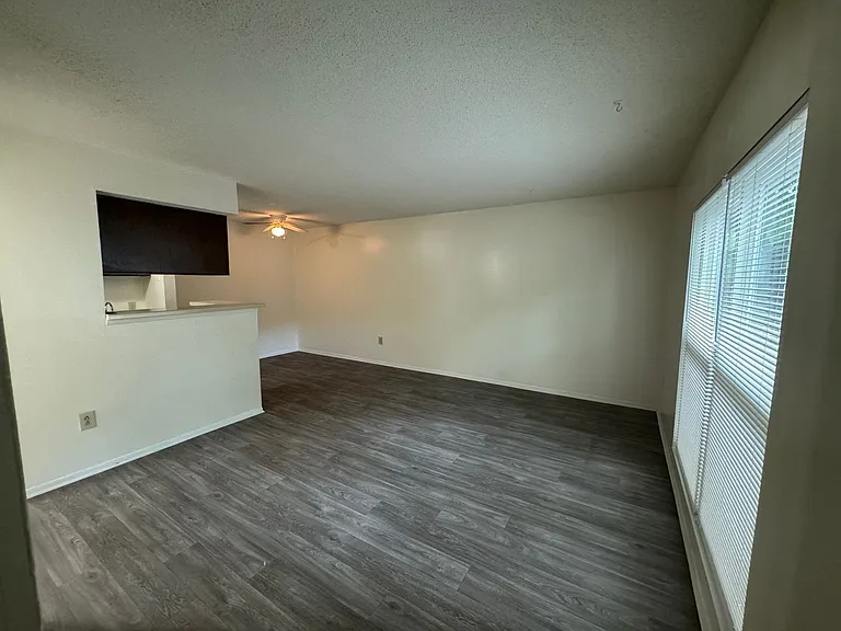 Parkhaven Apartments — Photo 24