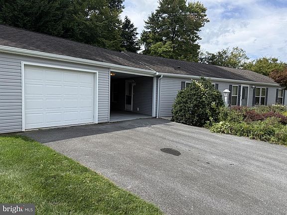 2nd image of 1002 Hemlock Cir