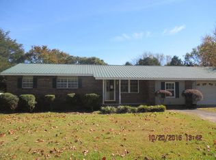 111 Orchard Grass Ln, Chickamauga, GA 30707