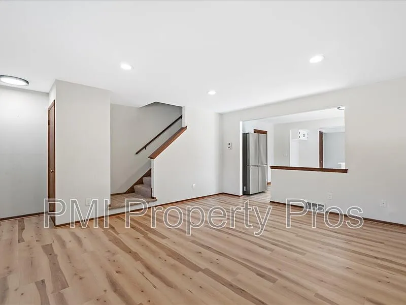 3 bed, 1.5 bath, 1260 sqft, $1,975 — Photo 3