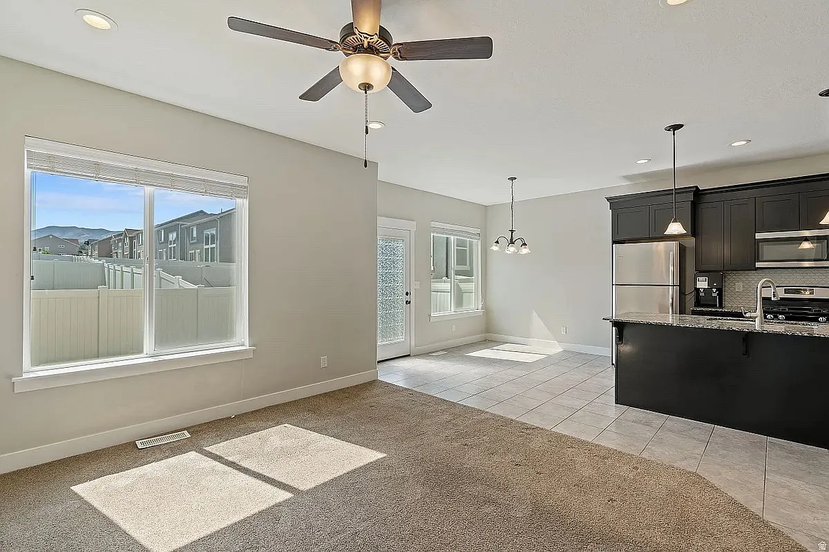 4 bed, 2406 sqft, $650 — Photo 2