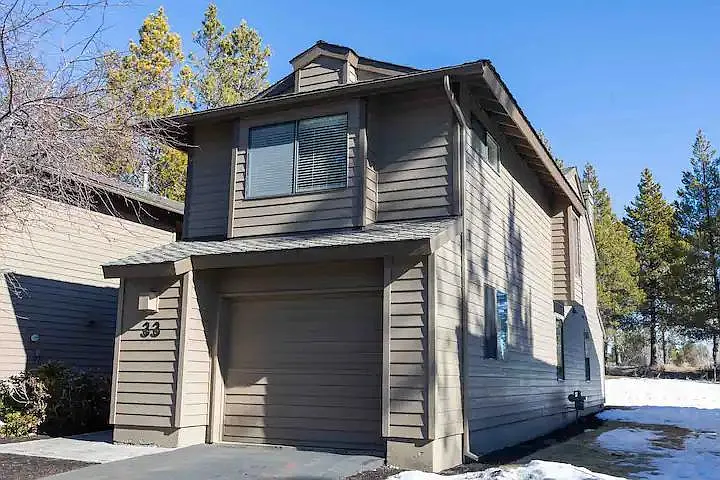 Exterior view of the townhome!!