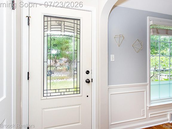 3rd image of 10482 Hart Ave