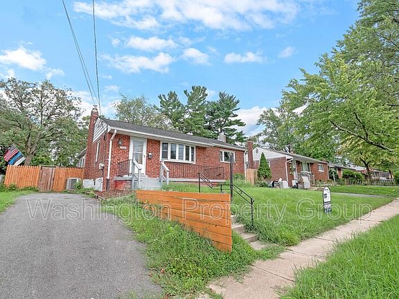 2nd image of 304 Lawrence Dr
