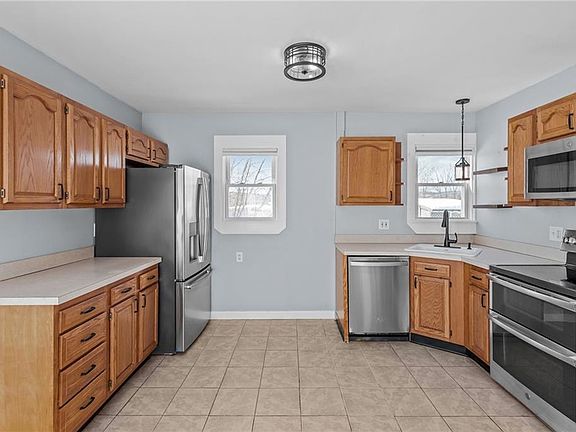 5th image of 202 Phillips St