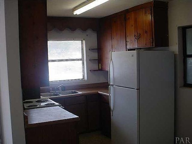 2nd image of 1012 W Hernandez St