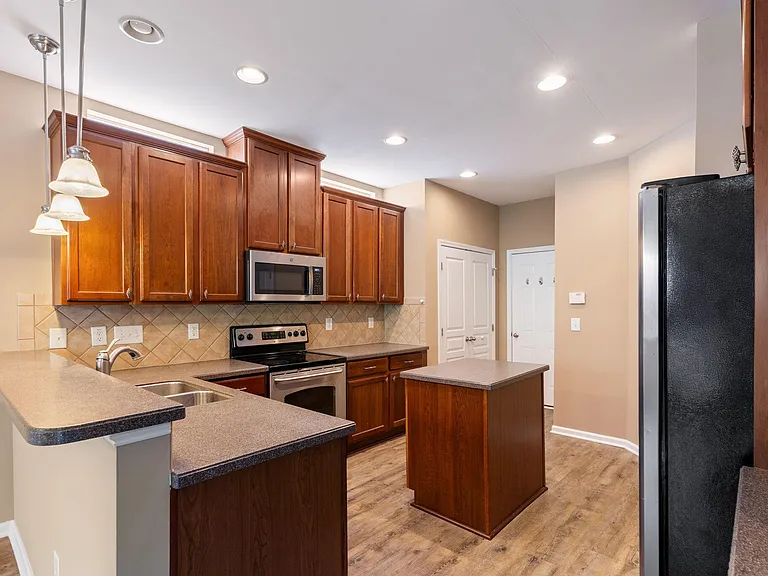 3001 Prospect Pkwy — Photo 9