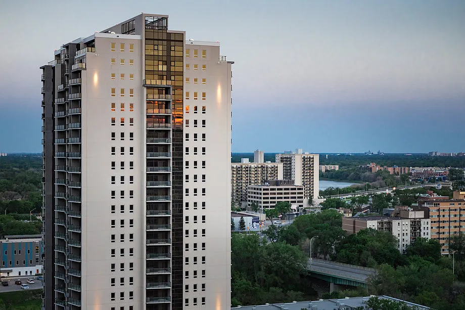 300 Assiniboine Ave