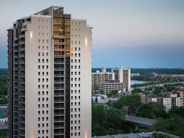 300 Assiniboine, 300 Assiniboine Ave #2105, Winnipeg, MB R3C 0T1