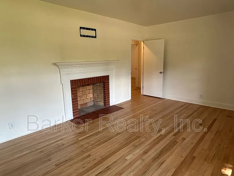 5726 Fayetteville Rd — Photo 20