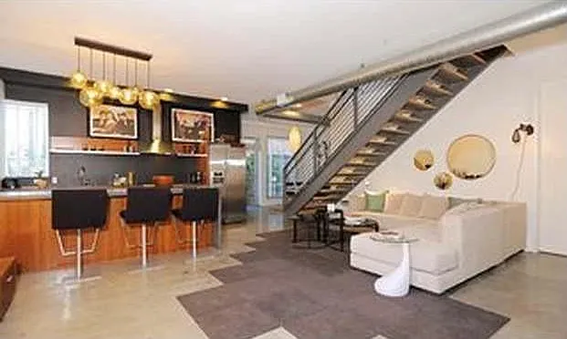 1137 Hacienda Pl — Photo 2