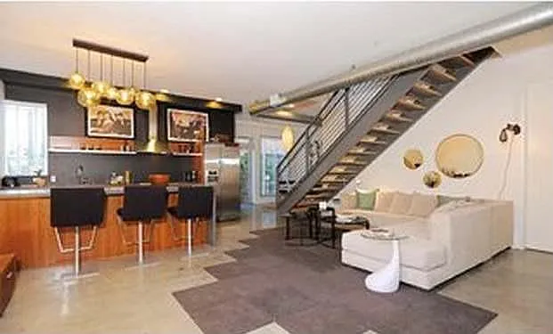 Building Photo - 1137 Hacienda Pl #101
