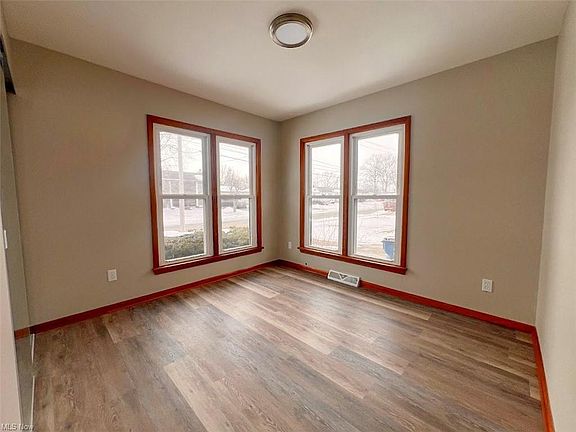 4th image of 1312 W 37th St
