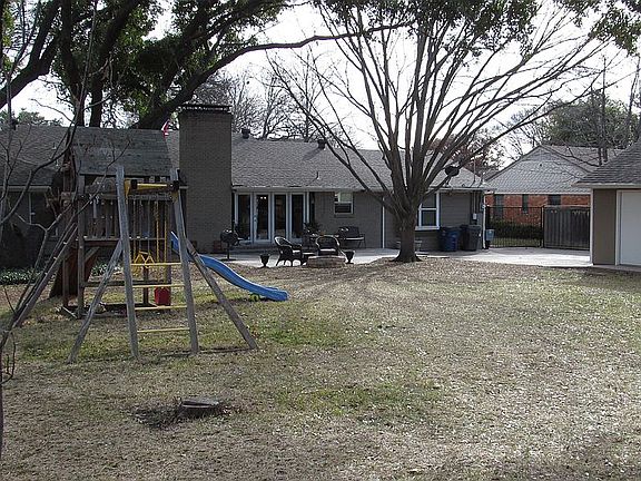 3rd image of 5739 Charlestown Dr