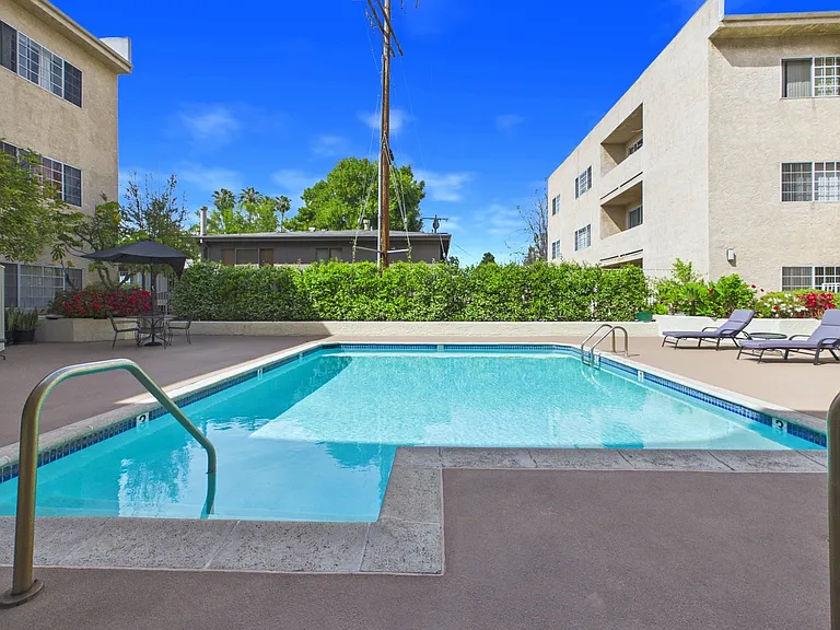 11641 Valley Spring Lane Apartments — Photo 15