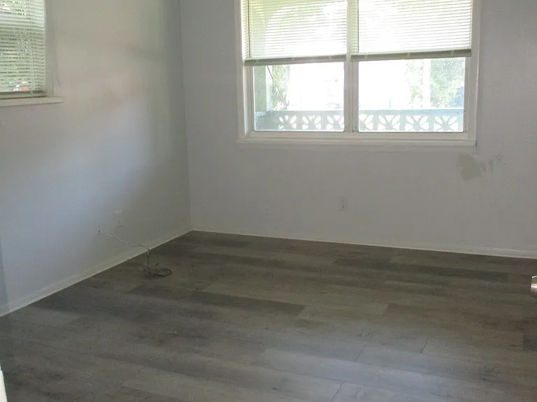 331 Clifton Ave — Photo 8