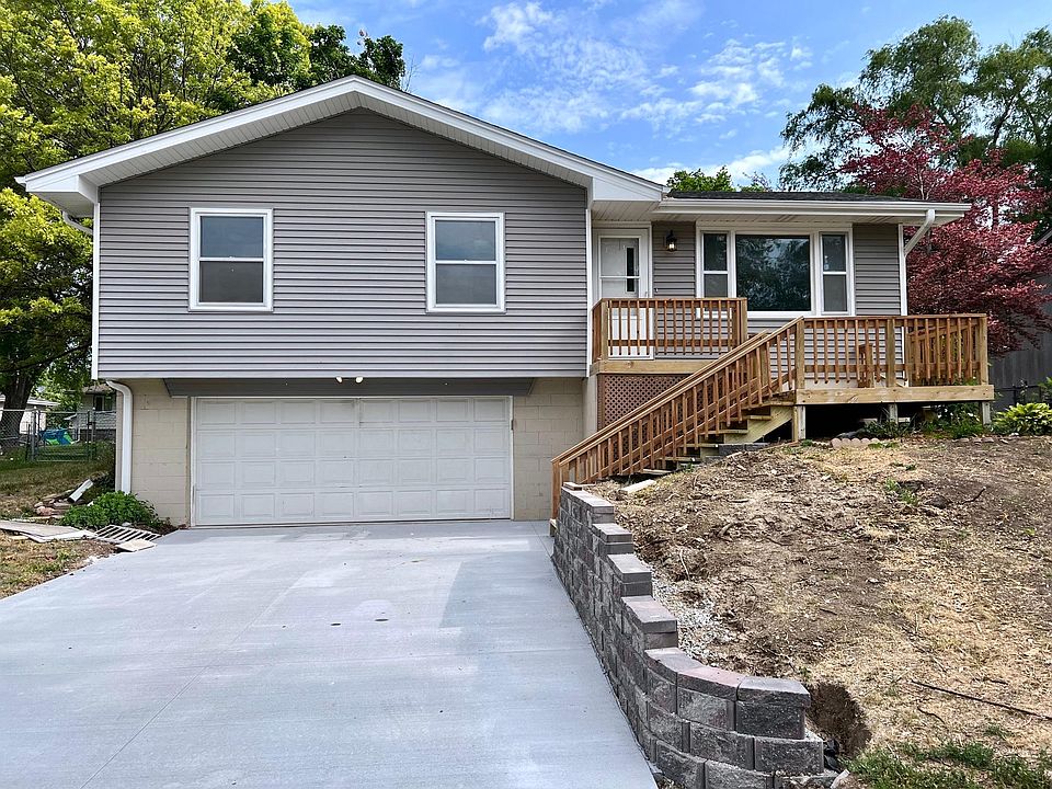 1st image of 210 Acorn Cir
