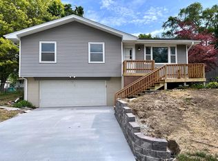 210 Acorn Cir, Gretna, NE 68028