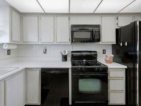 3rd image of 6080 80th St N Unit 403