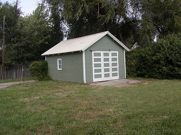 2nd image of 212 W Main St