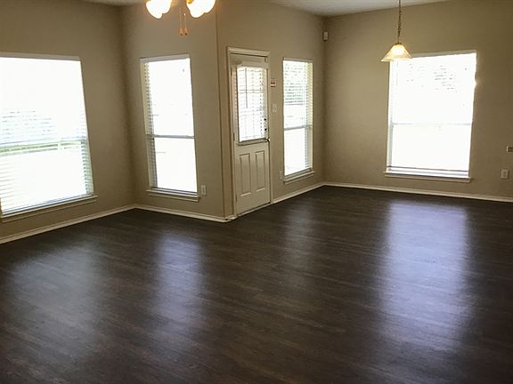 3rd image of 1027 N Teal Estates Circle