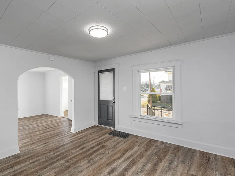 1904 Taft Ave NE — Photo 4