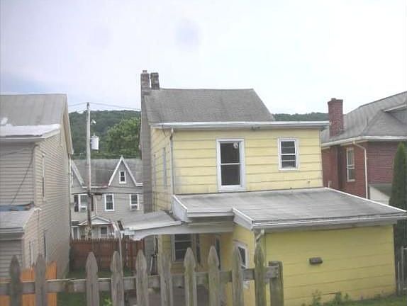 2nd image of 475 W Columbia St