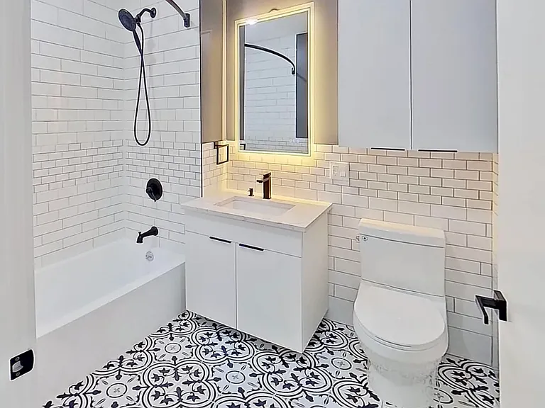 29 Montrose Ave #3R — Photo 5