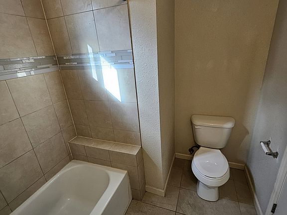 4th image of 1016 N Ctr