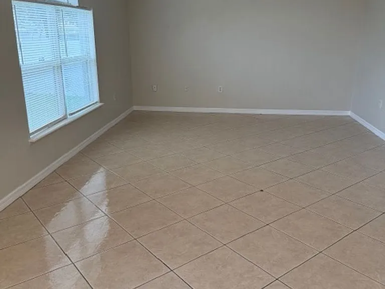 744 Paris Dr — Photo 10