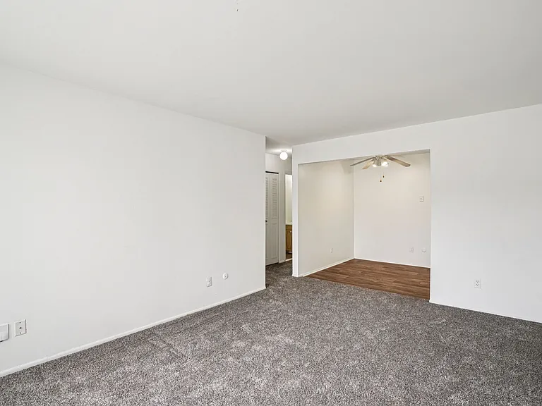 Outer Drive Manor Apartments — Photo 29
