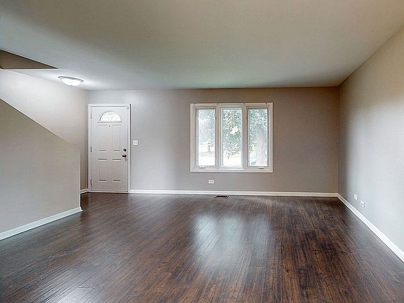 2nd image of 932 Manchester Ct
