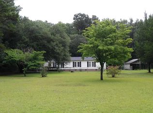 9165 Old River Rd, Burgaw, NC 28425