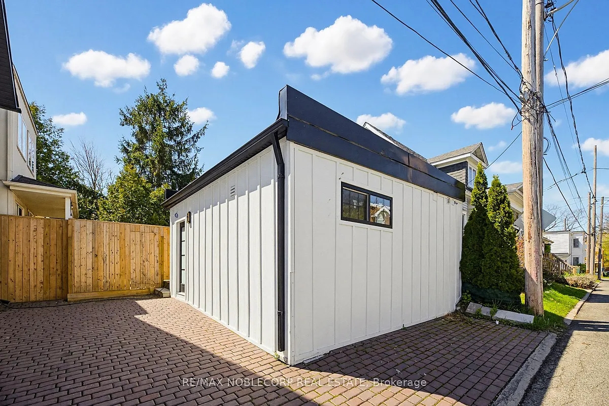 Building Photo - 108 Enderby Rd #5