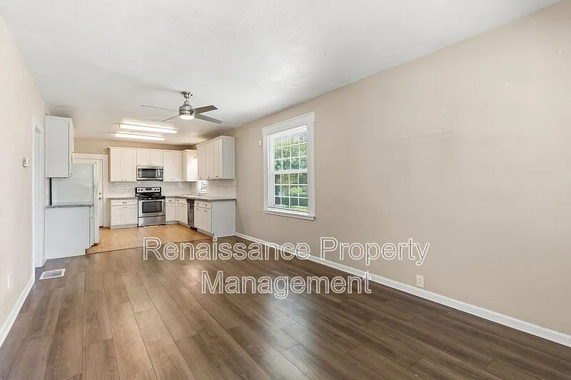 2 bed, 1.0 bath, 804 sqft, $1,745 — Photo 3