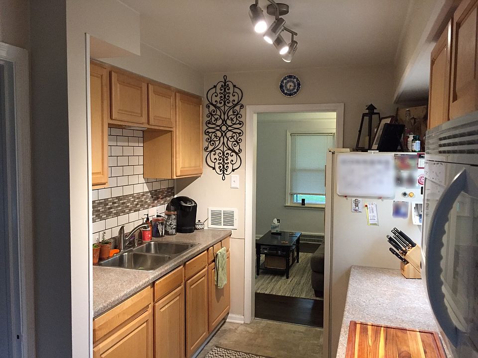 2nd image of 926 Vester St