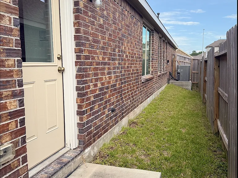 6313 Barrington Cliff Trl — Photo 15