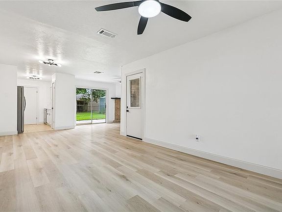 4th image of 118 Dianne Dr