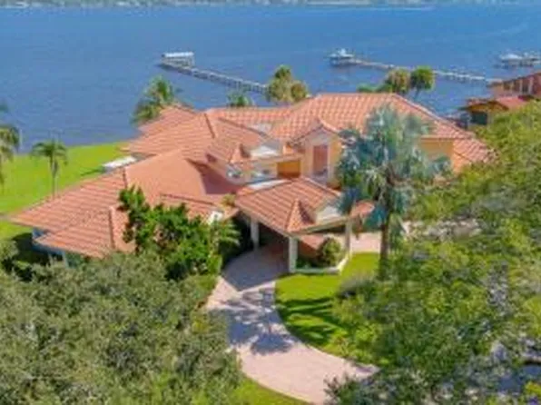 901 SE Riverside Dr, Stuart, FL 34994