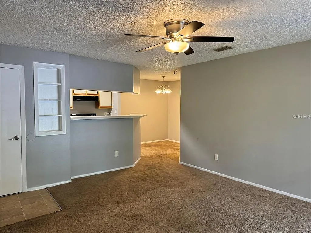 199 Afton Sq — Photo 4