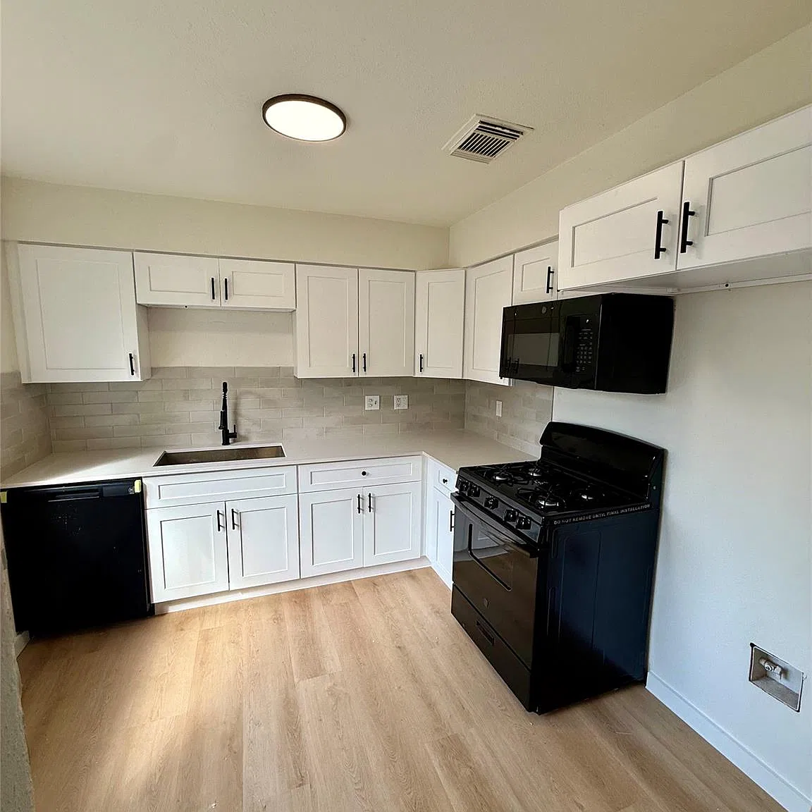 4 bed, 2.5 bath, 1566 sqft, $2,200 — Photo 4