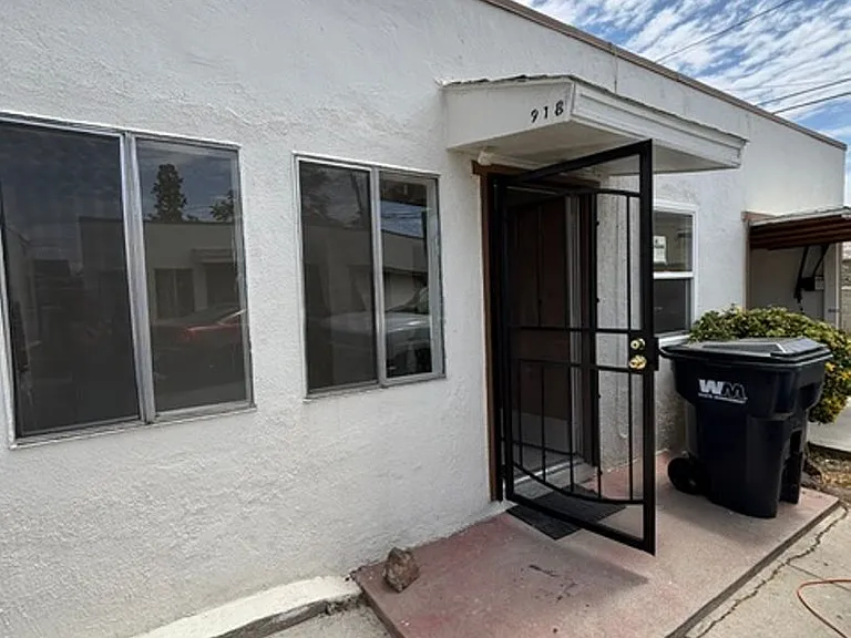 918 W Hays St — Photo 1