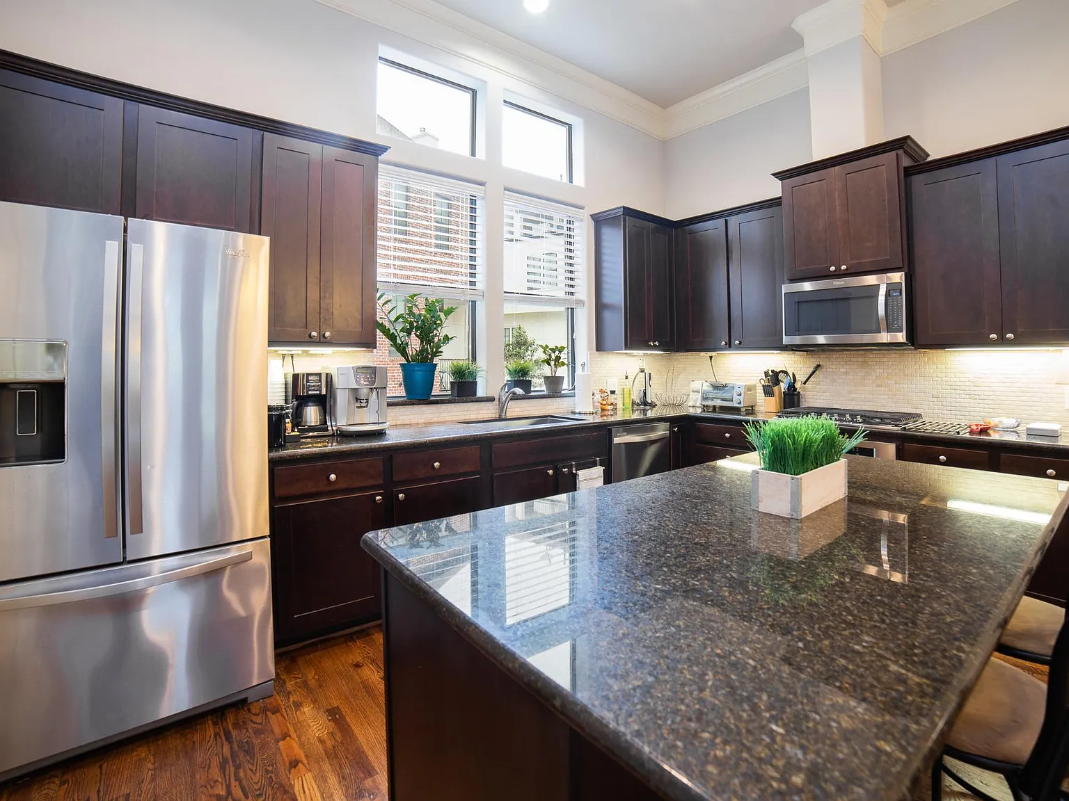 3 bed, 2232 sqft, $5,000 — Photo 4