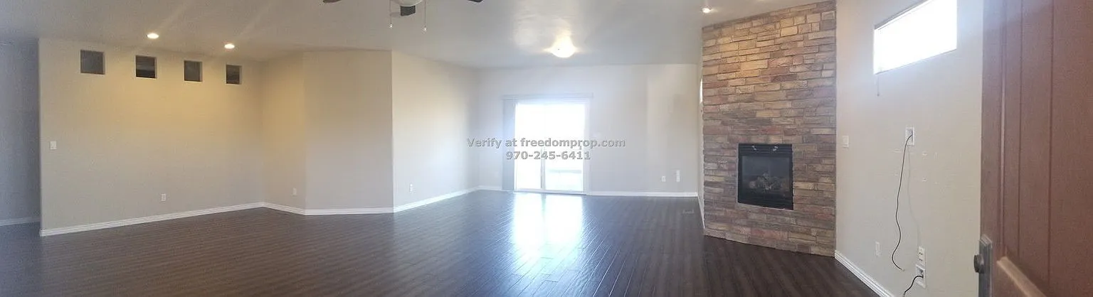 2 bed, 2.0 bath, 2007 sqft, $2,210 — Photo 2
