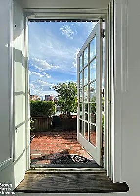 5th image of 125 E 84th St Penthouse B