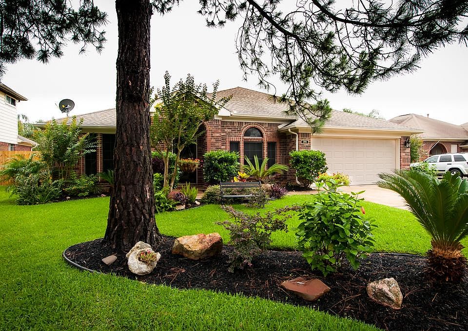 1st image of 211 Chariss Glen Dr